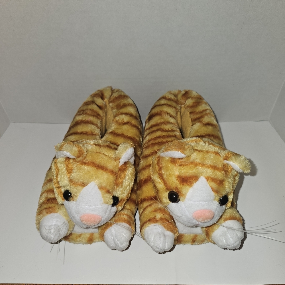 Plush Orange Tabby Cat Slippers - Soft Feline House Shoes